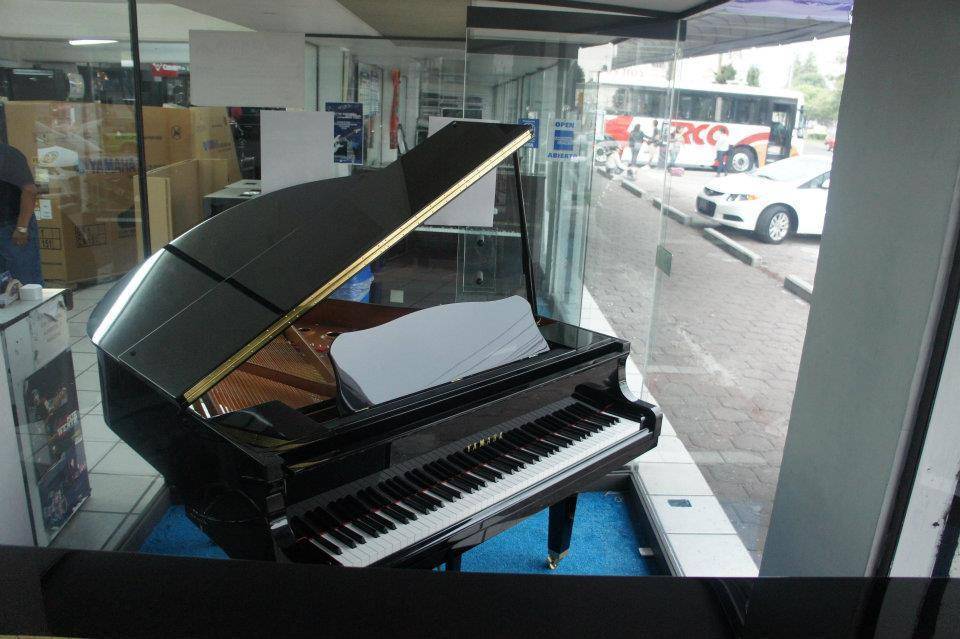 Piano de Cola Yamaha CFX de 275 centimetros